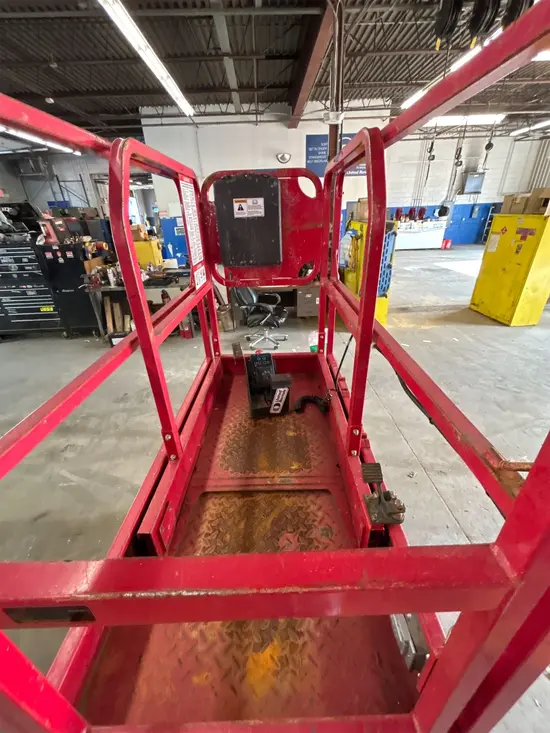 2018 MEC MICRO 19 Scissor Lift