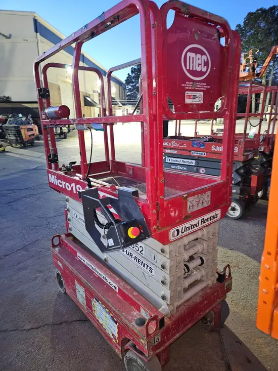 2018 MEC MICRO 19 Scissor Lift