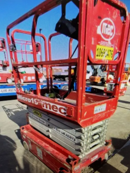 2017 MEC MICRO 19 Scissor Lift