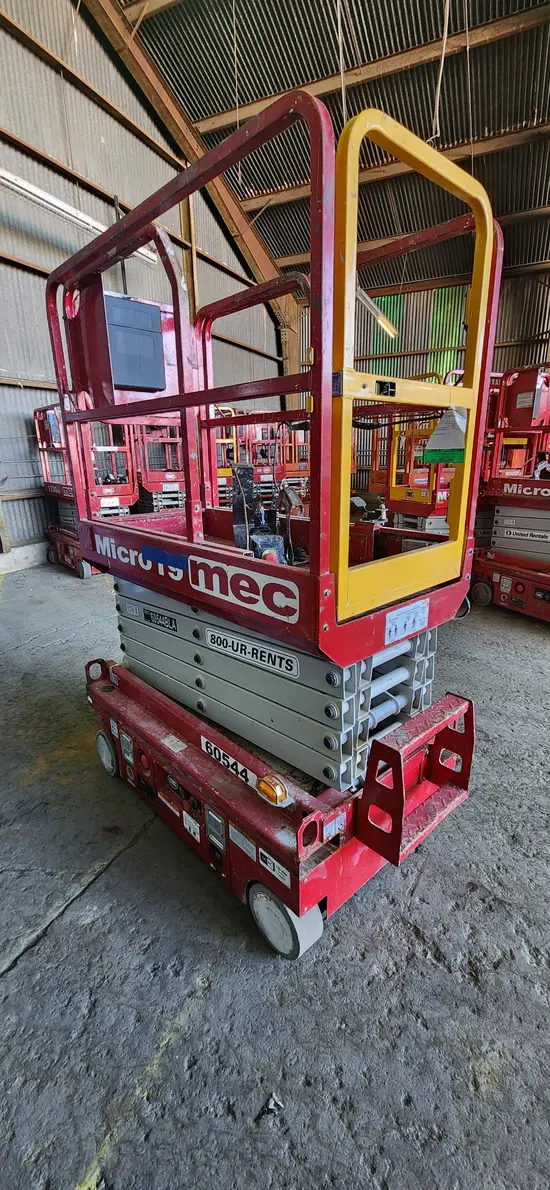 2018 MEC MICRO 19 Scissor Lift