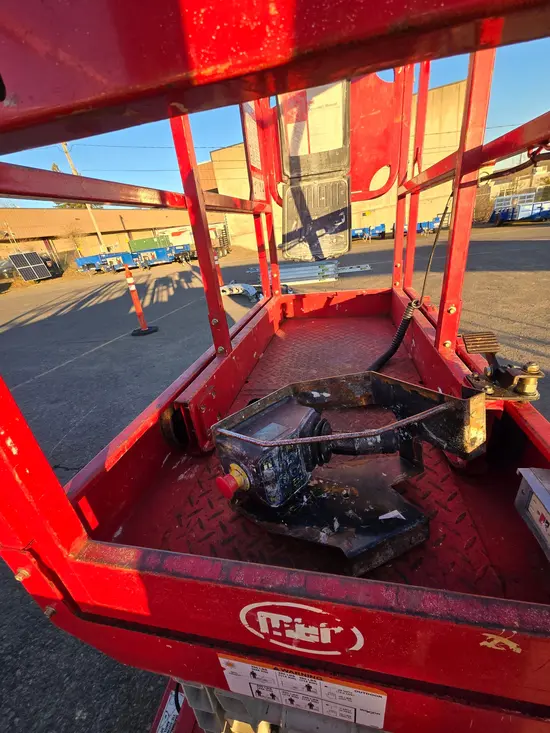 2018 MEC MICRO 19 Scissor Lift