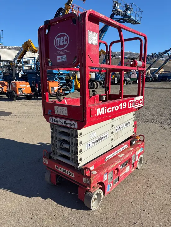2018 MEC MICRO 19 Scissor Lift