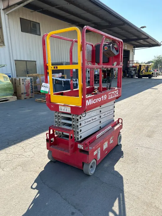 2018 MEC MICRO 19 Scissor Lift