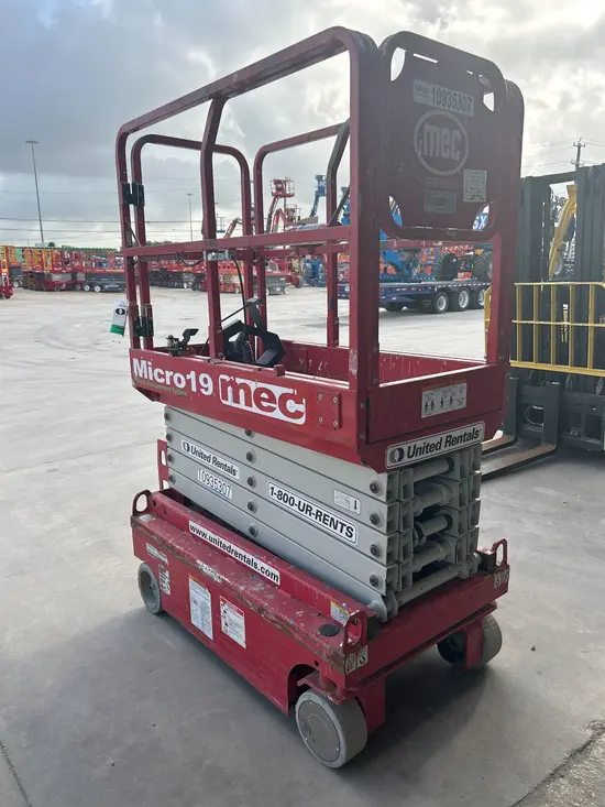 2019 MEC MICRO 19 Scissor Lift