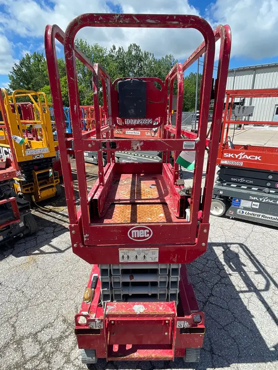 2018 MEC MICRO 19 Scissor Lift
