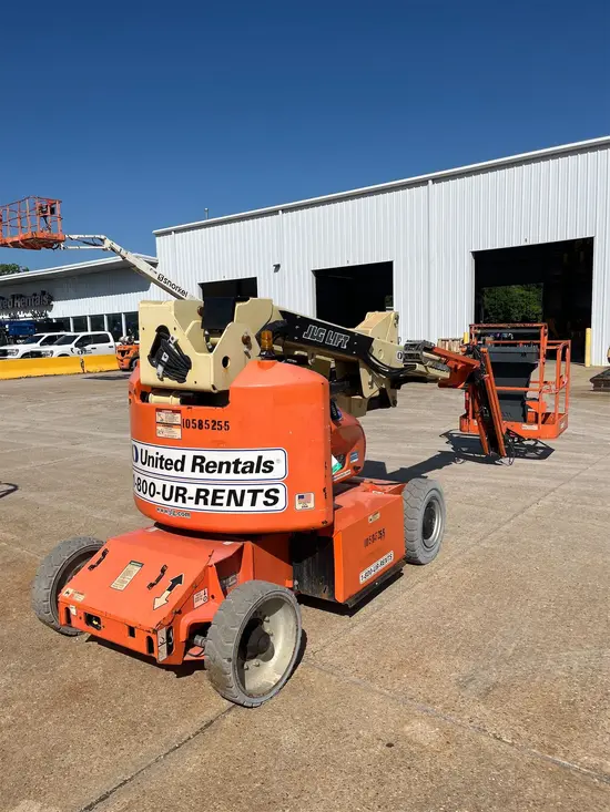 2017 JLG E400AJPN Articulating Boom Lift