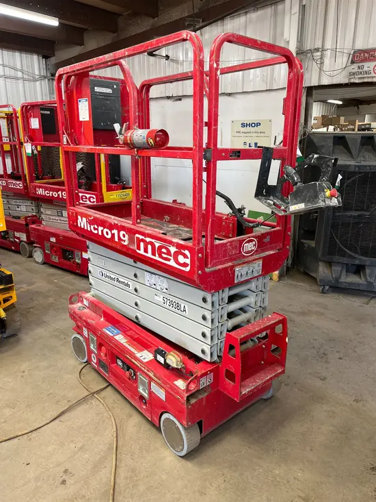 2018 MEC MICRO 19 Scissor Lift