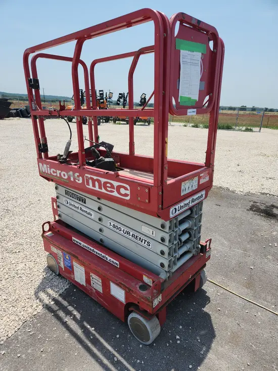 2019 MEC MICRO 19 Scissor Lift