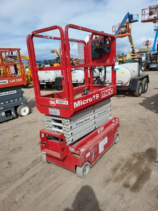 2017 MEC MICRO 19 Scissor Lift