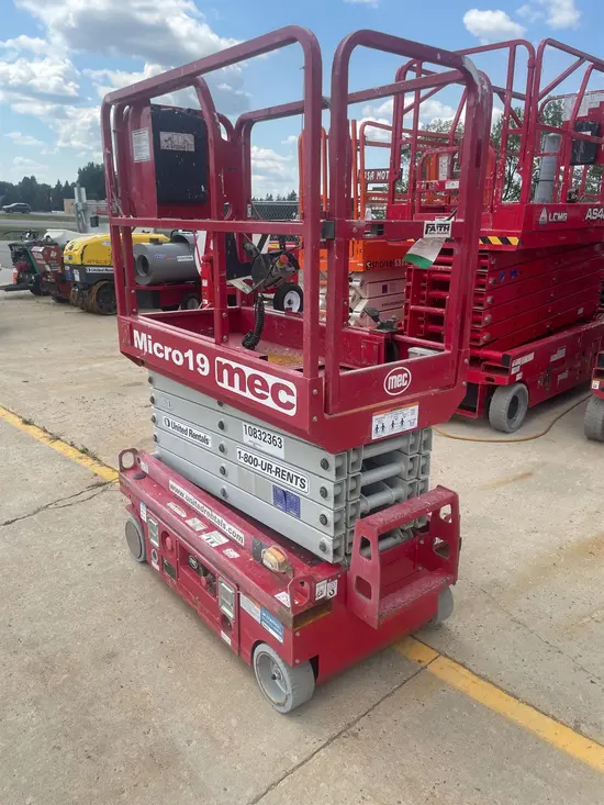 2018 MEC MICRO 19 Scissor Lift
