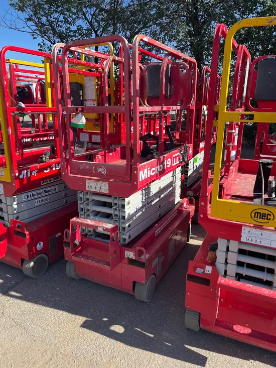 2018 MEC MICRO 19 Scissor Lift