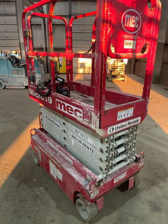 2018 MEC MICRO 19 Scissor Lift