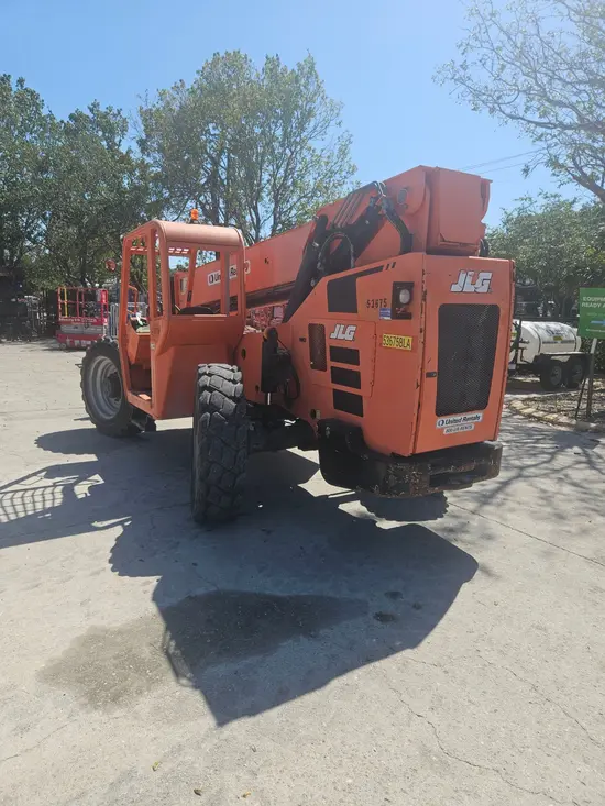 2017 SKYTRAK 8042 Forklift