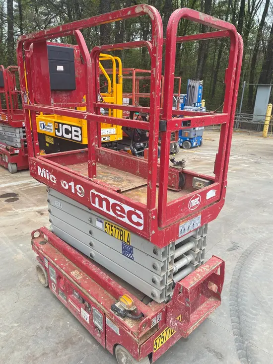 2018 MEC MICRO 19 Scissor Lift