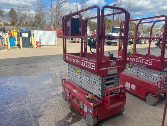 2017 MEC MICRO 19 Scissor Lift