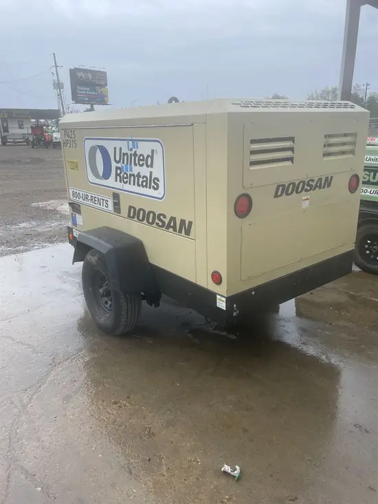 2021 Doosan P425/HP375WCUT4 Air Compressor