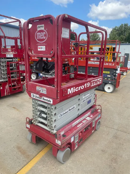 2018 MEC MICRO 19 Scissor Lift