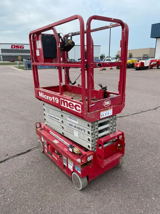 2018 MEC MICRO 19 Scissor Lift