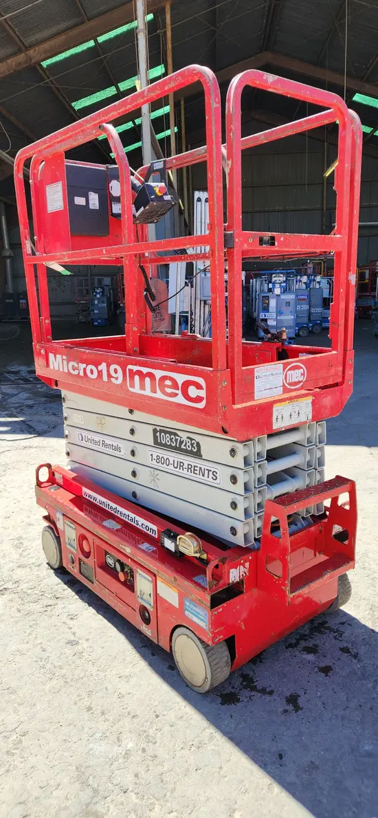 2018 MEC MICRO 19 Scissor Lift