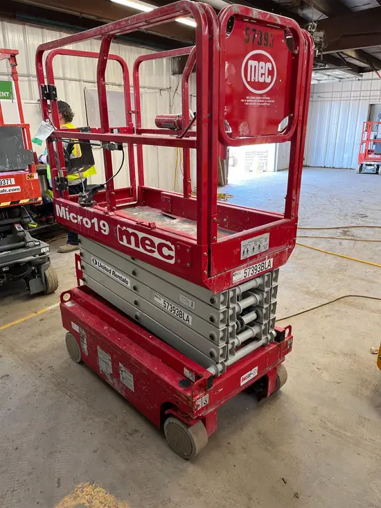 2018 MEC MICRO 19 Scissor Lift