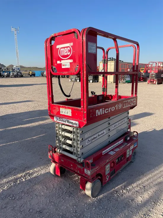 2018 MEC MICRO 19 Scissor Lift