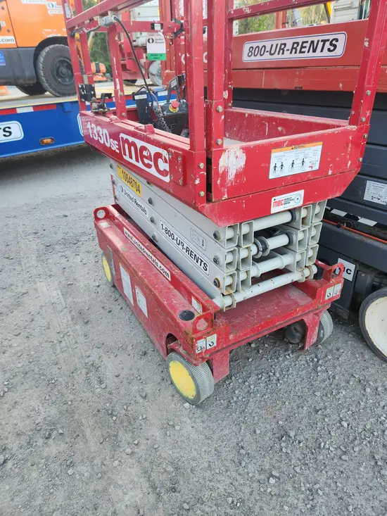 2017 MEC 1330SE Scissor Lift