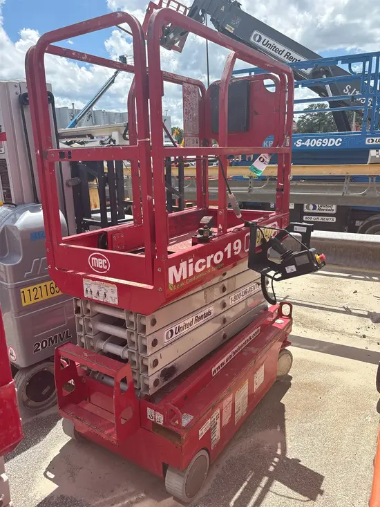 2019 MEC MICRO 19 Scissor Lift