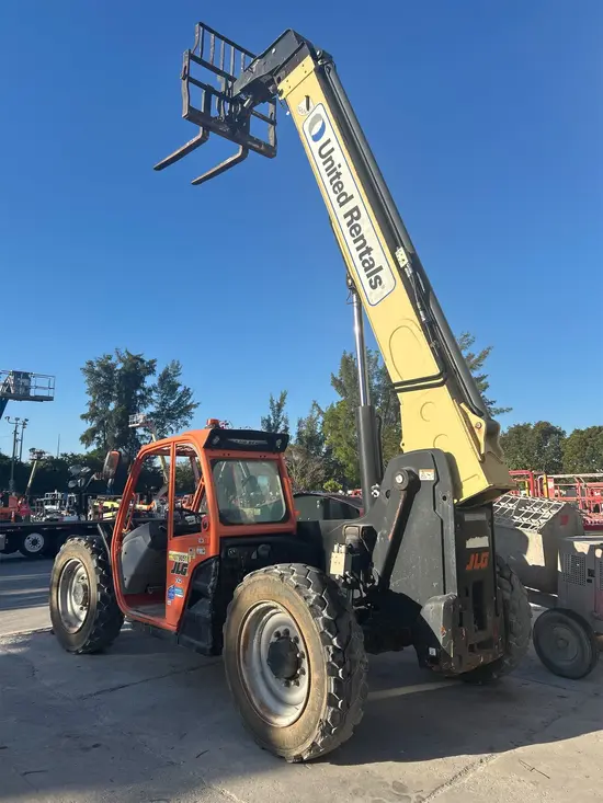 2018 JLG 742 Forklift