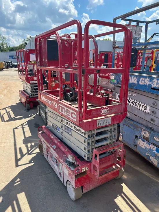 2018 MEC MICRO 19 Scissor Lift
