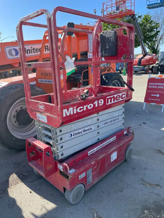 2018 MEC MICRO 19 Scissor Lift