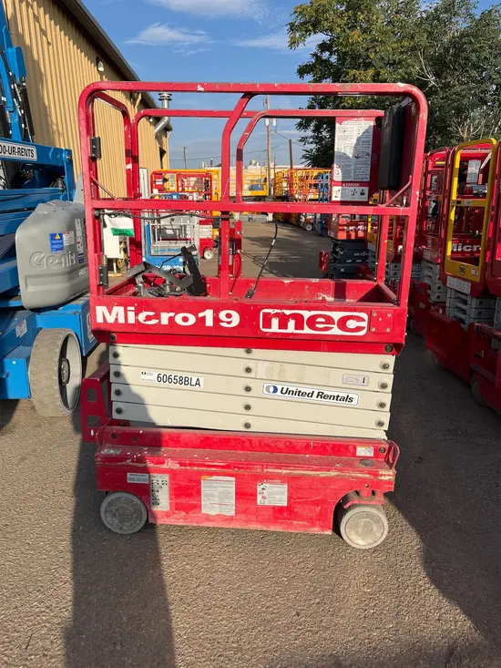 2018 MEC MICRO 19 Scissor Lift