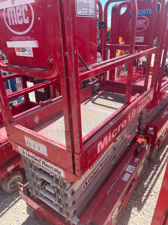 2018 MEC MICRO 19 Scissor Lift