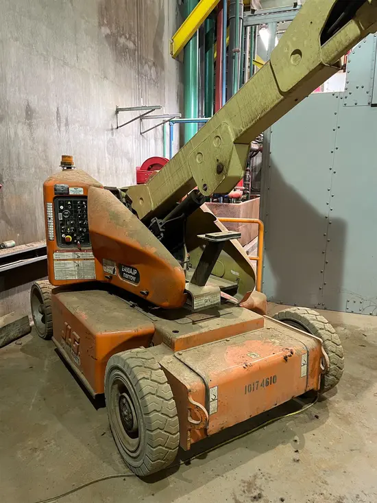 2013 JLG E400AJPN Articulating Boom Lift
