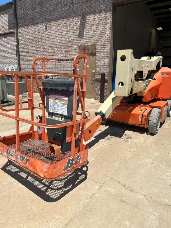 2016 JLG E400AN Articulating Boom Lift