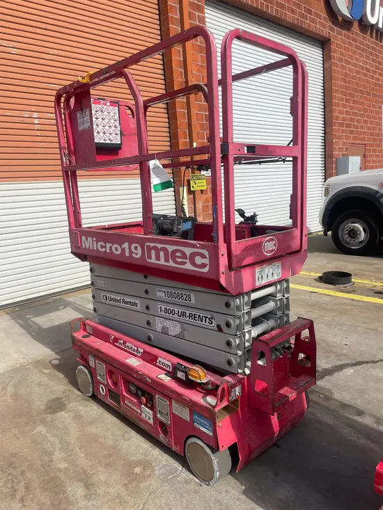 2018 MEC MICRO 19 Scissor Lift