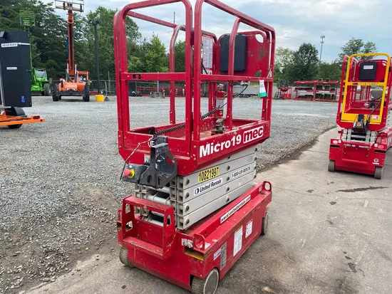 2018 MEC MICRO 19 Scissor Lift
