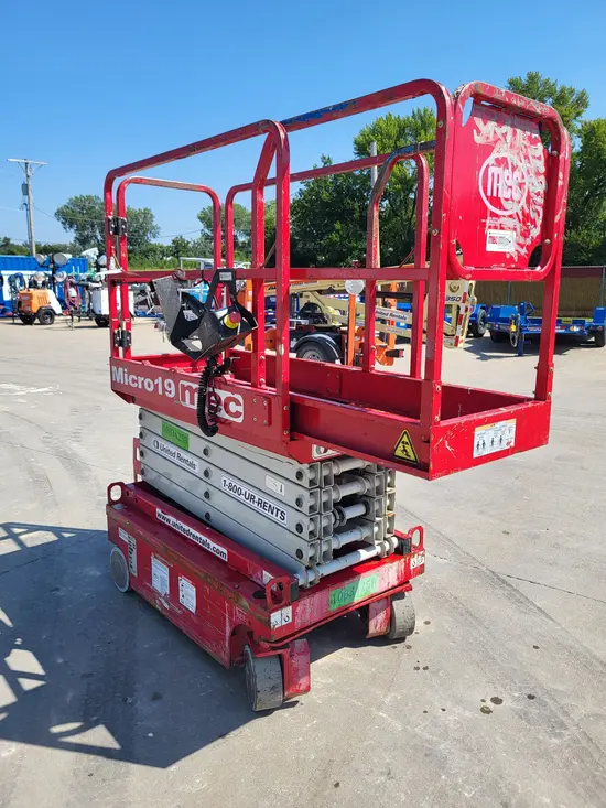 2018 MEC MICRO 19 Scissor Lift