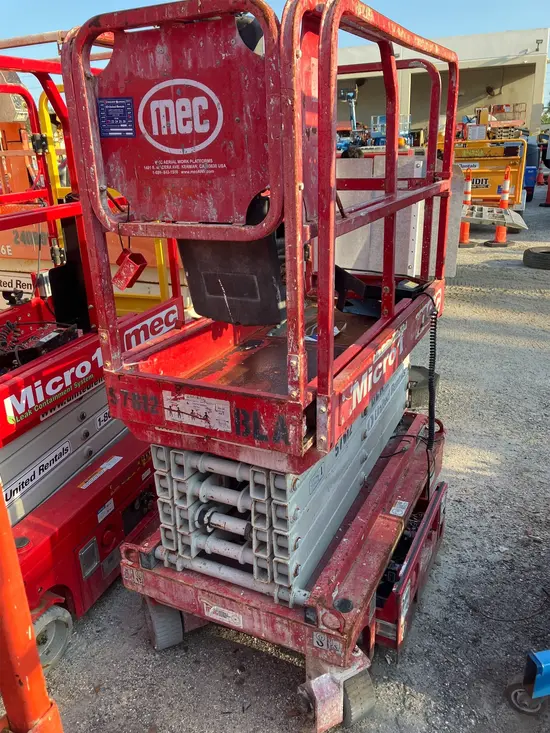 2018 MEC MICRO 19 Scissor Lift