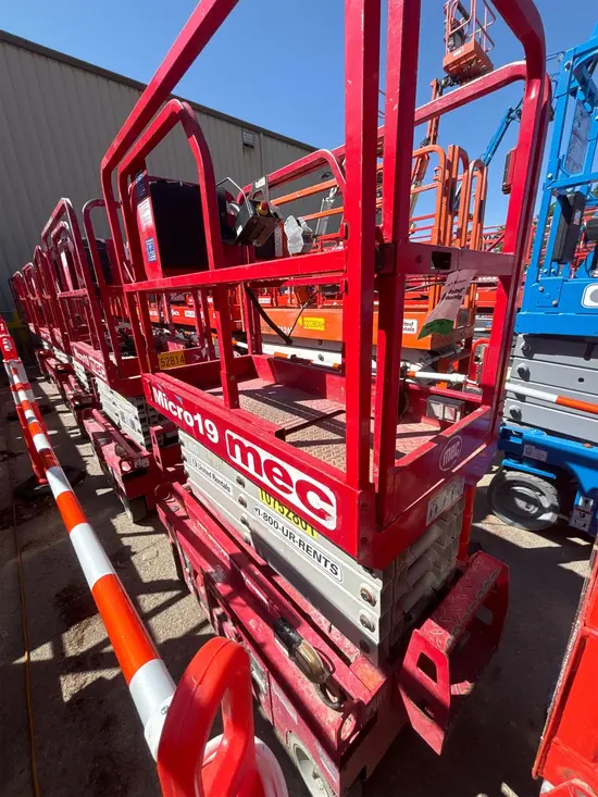 2018 MEC MICRO 19 Scissor Lift