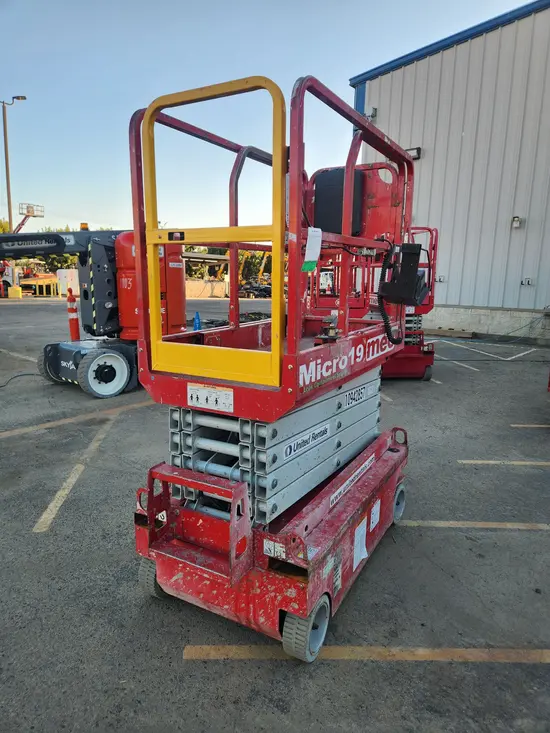 2019 MEC MICRO 19 Scissor Lift