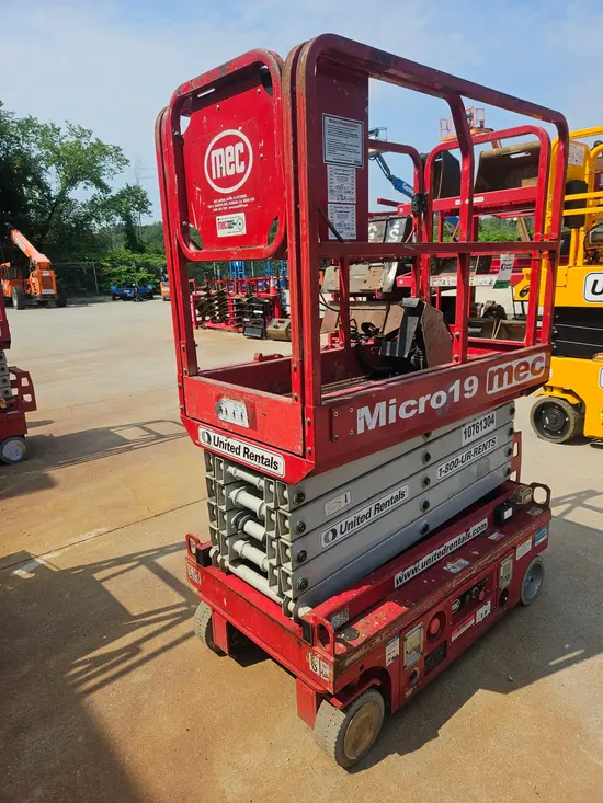 2018 MEC MICRO 19 Scissor Lift