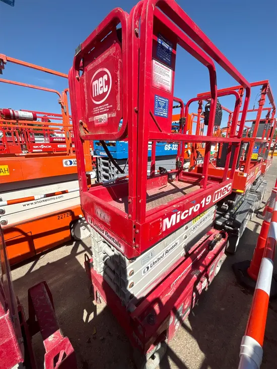2018 MEC MICRO 19 Scissor Lift