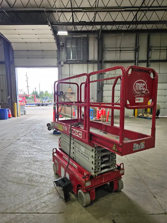 2018 MEC MICRO 19 Scissor Lift