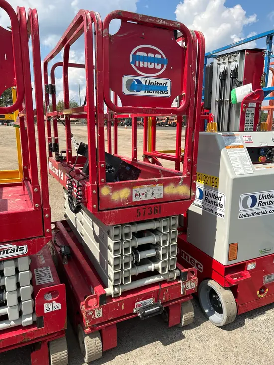 2018 MEC MICRO 19 Scissor Lift