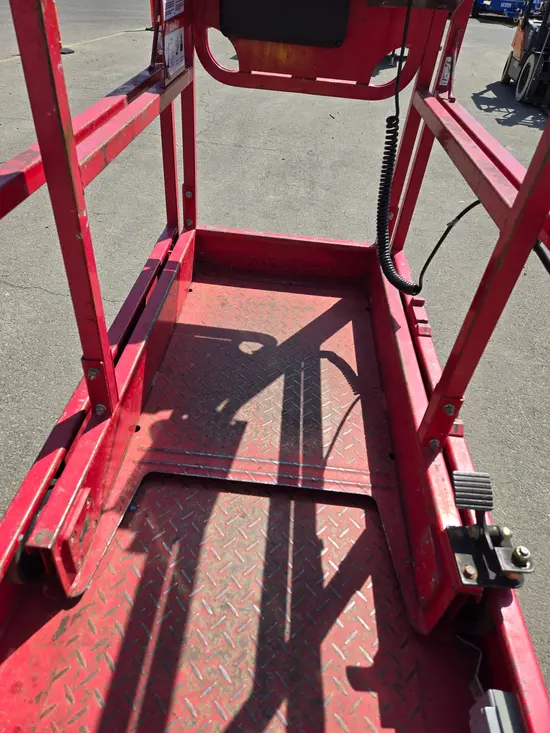 2018 MEC MICRO 19 Scissor Lift