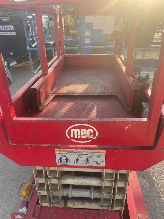 2018 MEC MICRO 19 Scissor Lift