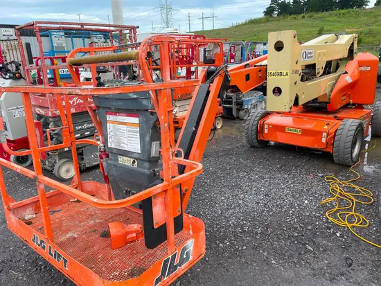 2016 JLG E450AJ Articulating Boom Lift