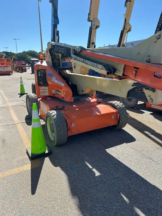 2016 JLG E450AJ Articulating Boom Lift