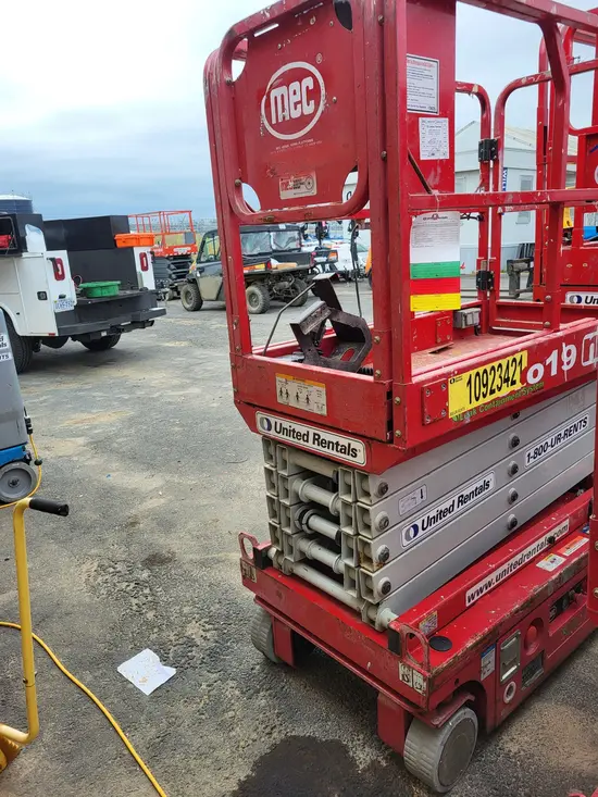2019 MEC MICRO 19 Scissor Lift