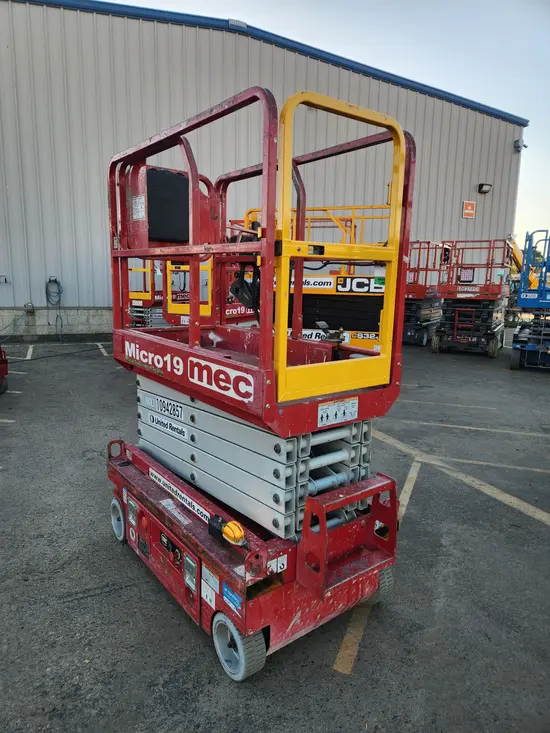 2019 MEC MICRO 19 Scissor Lift